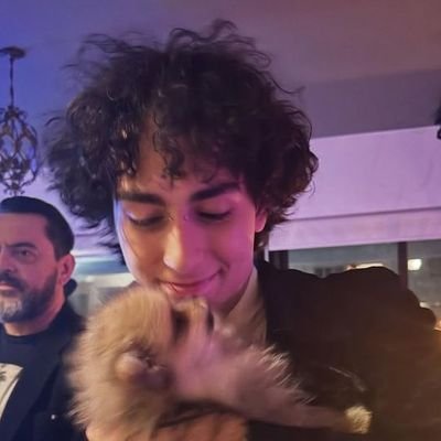 samkeilish's profile picture. nas nuvens de um poeta ou algo assim...