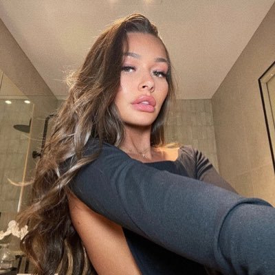 __superposition's profile picture. v ㅤꨄ︎