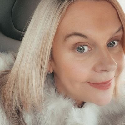 r_summer_h_'s profile picture. golden hair. #vegetarian #capricorn ☆🍵🦉👩🏼‍💻☆👸🏼