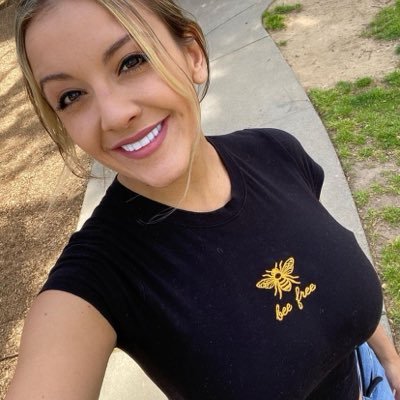 ashely84885's profile picture. 