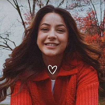 pari749928's profile picture. 