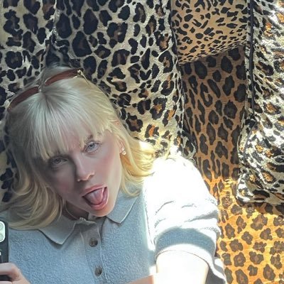 rraslyakova's profile picture. like smoke in air