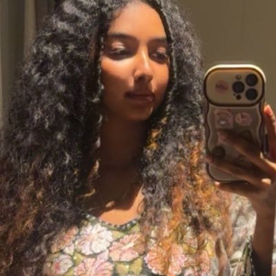 aloyya_ayman's profile picture. لاا يغريني مدح ولا يسقطني انتقاد جميييعهم آراء وانا القرار 🤎