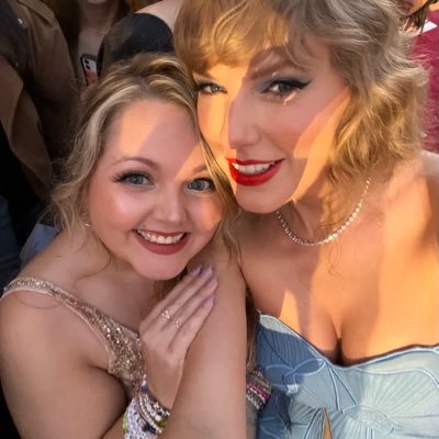 rumorzfrominez's profile picture. ✨living for the hope of it all✨                      IG/swifttok: 13lifewasawillow