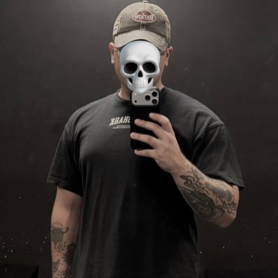darkkrose15's profile picture. Gym | metal head | Ohio📍| Save a bat, ride a vampire