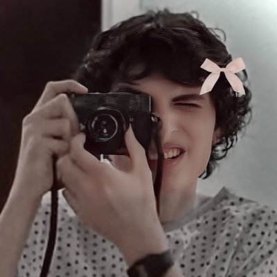 r3nlvss's profile picture. Byler pilled since 2019┊You make me feel like I'm not a mistake at all, like I'm better for being different. And that gives me the courage to fight on┊fr/ar/eng