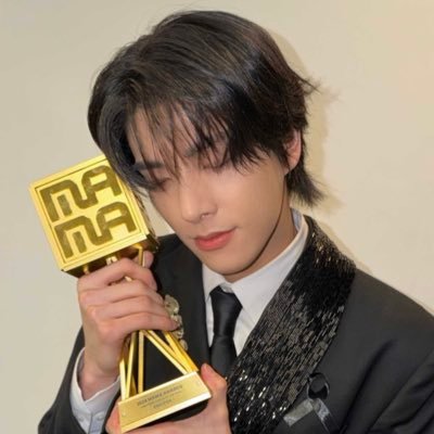 0215jaeyun's profile picture. ─ 엔하이픈, 꽃길만 걷자 ♡