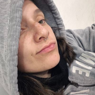 papitalesbica's profile picture. Más de media vida sola, esperando el momento a que salgan mis planes.