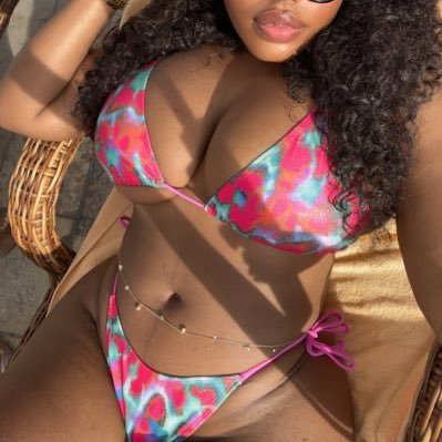 QueenTalk876's profile picture. 