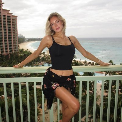 Carolin27892933's profile picture. In life, there are always accidentaly across the warmth, and the hope of life and growth in nature.