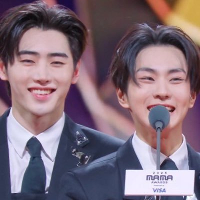 catguin's profile picture. Bitten by 7 princes of the night — bound by blood, bonded for eternity. One loyal ENGENE under OT7 supremacy🍷