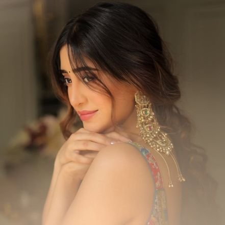 xo_sneha77's profile picture. 🌙 𝑬𝒗𝒆𝒏 𝒕𝒉𝒆 𝒎𝒐𝒐𝒏 𝒏𝒆𝒆𝒅𝒔 𝒅𝒂𝒓𝒌𝒏𝒆𝒔𝒔 𝒕𝒐 𝒔𝒉𝒊𝒏𝒆 🌑