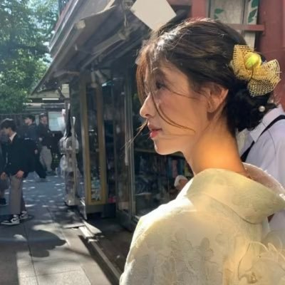 ali_michelle143's profile picture. "Good things come to those who wait