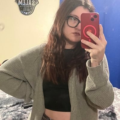 Purlnelope's profile picture. NO DMS. knitter. free Palestine 🇵🇸