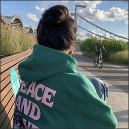 uizrerokit85972's profile picture. 