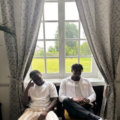 Ymbld92's profile picture. Fluctuat nec mergitur #VA91