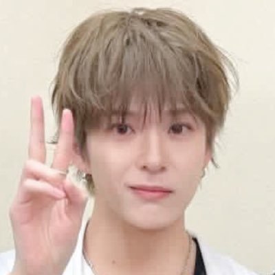 012_032's profile picture. 사히가좋아누가머래도사히가좋아니들이사히처럼살아봤어?사히처럼치열하게살았어?사히처럼끈기있게연습했어?사히처럼목부셔져라열중해서노래부른적있어?사히처럼탈진직전까지운동해서코어단련한적있어?없잖아그렇게치열해본적없잖아그런니들이사히를욕해?너네가감히사히를입에올려?니네가뭔대대체