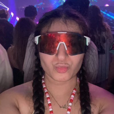 pettymern_'s profile picture. buddy the elf, what’s your favorite color?