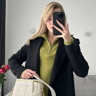 ChicVibes_20's profile picture. I am an independent, kind, and confident woman who loves learning, enjoys sports, embraces life, and has a passion for traveling.♥️