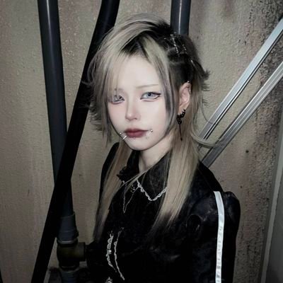 IYURNSMCL811's profile picture. 小夜住志唏さんに皆様のご協力で頂いたプレゼントを色紙風にしてプレゼントする企画になります。皆様のご協力を心よりお待ちしております。