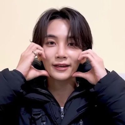 GacktMoon's profile picture. 今年は自分に素直に生きたいと思います。   やりたい事はやる❗️って決めました🥰 好きなアーティストは、SEVENTEEN、ATEEZ、BTSです☺️