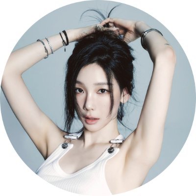 ajikdo39's profile picture. nothing to see here

archive | cw: #loveandcrown #swordandbeloved #romanticsanonymous #meandthee #therapygame #tros #noonayouareawomantome #exchange4