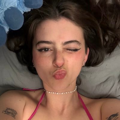 trouwies's profile picture. 19 | Hottie | Let’s break some rules together 😏 dare you to tap 🔗 👇