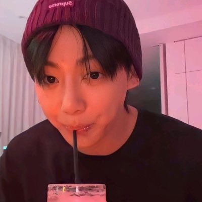 vinyoongy's profile picture. chin up