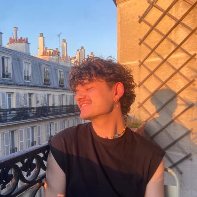 rorodeo_'s profile picture. j’ai absolument pas la vie que je mérite et je veux plus jamais travailler