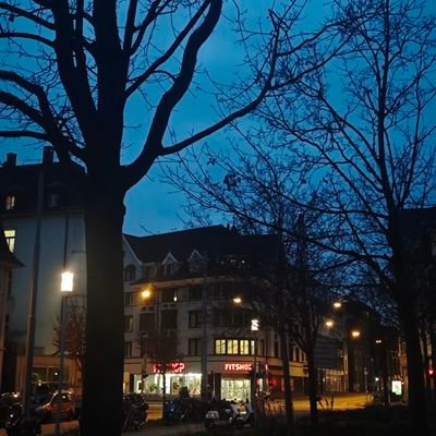 hazra8198's profile picture. shush!