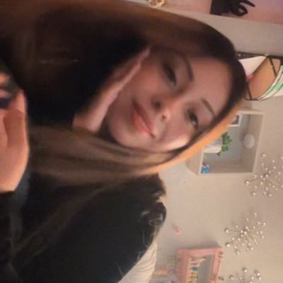 xoxoelsa's profile picture. latina heat 🌸 ₓₒ ig: xoelsaaa ♡  tiktok:elsacrystal_