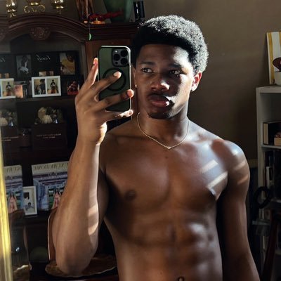 luvricc_'s profile picture. 