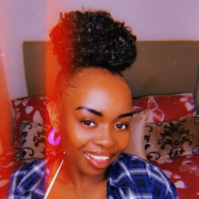 CandeeBluee's profile picture. ♈️ 31 📸 • LivingInDaMoment 😜 • High/Free-Spirited 🇯🇲 • Five Foot Shorty 💅🏾 • Feet Content 💷📱