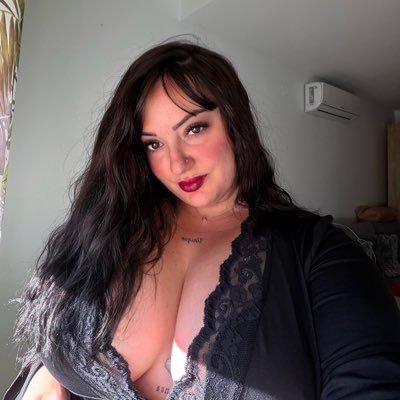 Martame66's profile picture. Los ojos besan mucho antes que la boca. 🍒