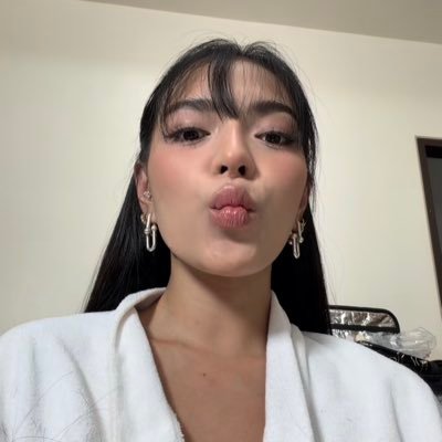 mikmikmiksh's profile picture. pretty girls hate corruption