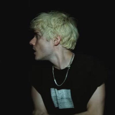 OfLocalGod's profile picture. 𝙈𝙖𝙮𝙗𝙚 𝙩𝙝𝙚 𝙬𝙤𝙧𝙡𝙙 𝙬𝙖𝙨 𝙢𝙖𝙙𝙚 𝙞𝙣 𝙨𝙞𝙭 𝙙𝙖𝙮𝙨, 𝙗𝙪𝙩 𝙄 𝙘𝙤𝙪𝙡𝙙 𝙧𝙪𝙞𝙣 𝙢𝙞𝙣𝙚 𝙗𝙮 𝙈𝙤𝙣𝙙𝙖𝙮.