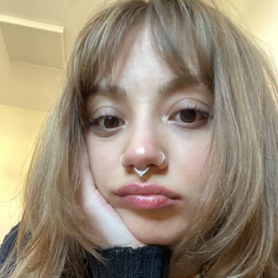 busemiie's profile picture. ucten dort cikmaz komsuya gidiyoruz