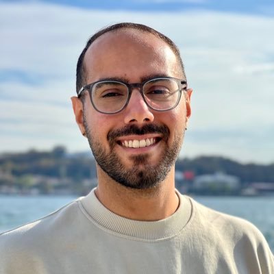 hamidvetr's profile picture. In the waves I’ve lost every trace of you