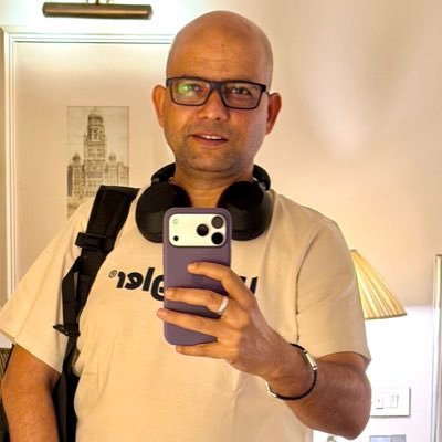 imbhojpuria's profile picture. किसान क बेटा, बेटी क बाप। भाषाप्रेमी।  भोजपुरी हमार मातृभाषा ह। हर भाषा के पसन करेवाला। संतुलित आ एक बराबर आदर सम्मान आर्थिक सामाजिक पहचान के समर्थक ।