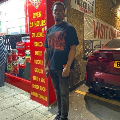 momarnie9's profile picture. 