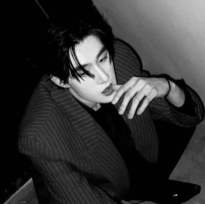 _oolsh's profile picture. #dewtee ᯓ★