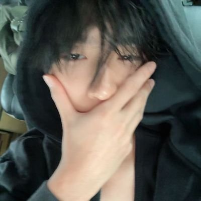 musesthomas's profile picture. Part-time model di @limuses soalnya kata mamah jam 9 malam udah harus pulang (2001)