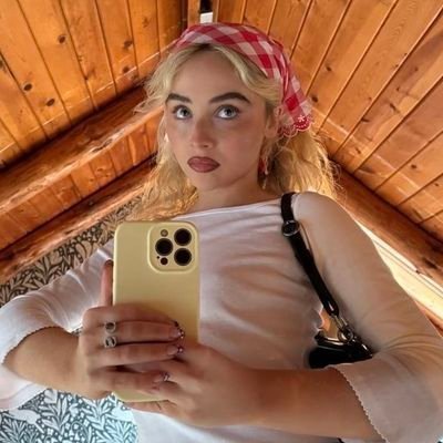 heartclois's profile picture. 