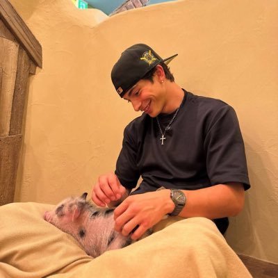 wi81116042's profile picture. 