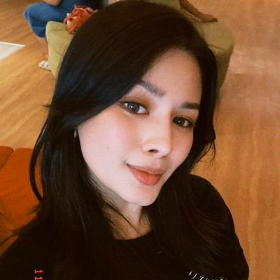 azri_elle23's profile picture. yes,hello?