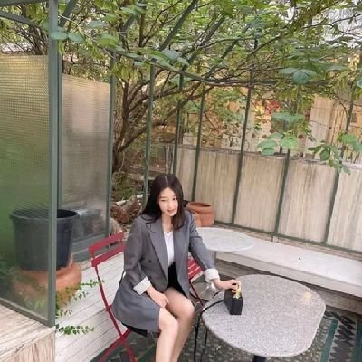 SujinLee319115's profile picture. 