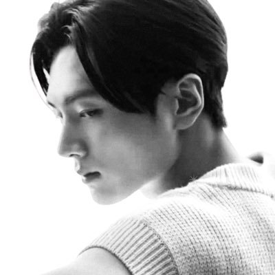 rockchicqt's profile picture. ~ 나의 고양이는 락스타이다 * : ･ﾟ✴︎ | fan acc, busy