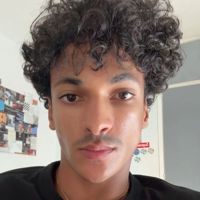 nadhchrd's profile picture. I got small skills but big plans @aionclothing