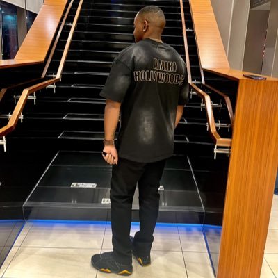 OfficialB242's profile picture. 