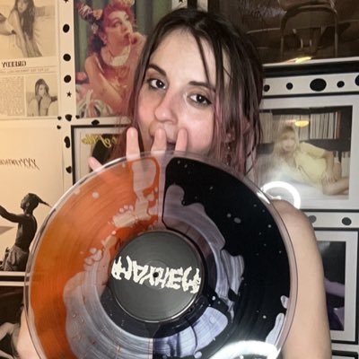 live2gnarly's profile picture. they’re burning all the witches even if you aren’t one